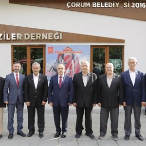 Valimiz Sayın Doç. Dr. Zülkif DAĞLI ve İl Müdürümüz Sayın Türcay AKSOY, Muharip Gaziler Derneği Çorum Şube Başkanı Muharrem GÜL' e iade-i ziyarette bulundu. - fotoğraf 1
