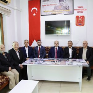Valimiz Sayın Doç. Dr. Zülkif DAĞLI ve İl Müdürümüz Sayın Türcay AKSOY, Muharip Gaziler Derneği Çorum Şube Başkanı Muharrem GÜL' e iade-i ziyarette bulundu. - fotoğraf 2