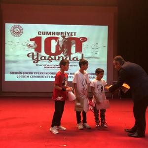 Ey yükselen yeni nesil!İstikbal sizsiniz.Cumhuriyetibiz kurduk,onu yükseltecek ve yaşatacak sizsiniz! Mersin Çekom Çocuklarımızın #Cumhuriyetimizin100.Yılı kutlamaprogramı  @Toroslarbld  ev sahipliğinde gerçekleştirildi. 📍Toroslar Belediyesi Yunus Emre Kültür Merkezi  - fotoğraf 3
