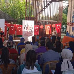 #AnamurSHM, #Cumhuriyetimizin100.Yılı kapsamında Minik Eller Kreş ve Gündüz Bakımevi velilerine "Değerlerin Edinilmesinde Ailenin Rolü ve Aile İçi İletişim" konularında eğitim verdi. - fotoğraf 1