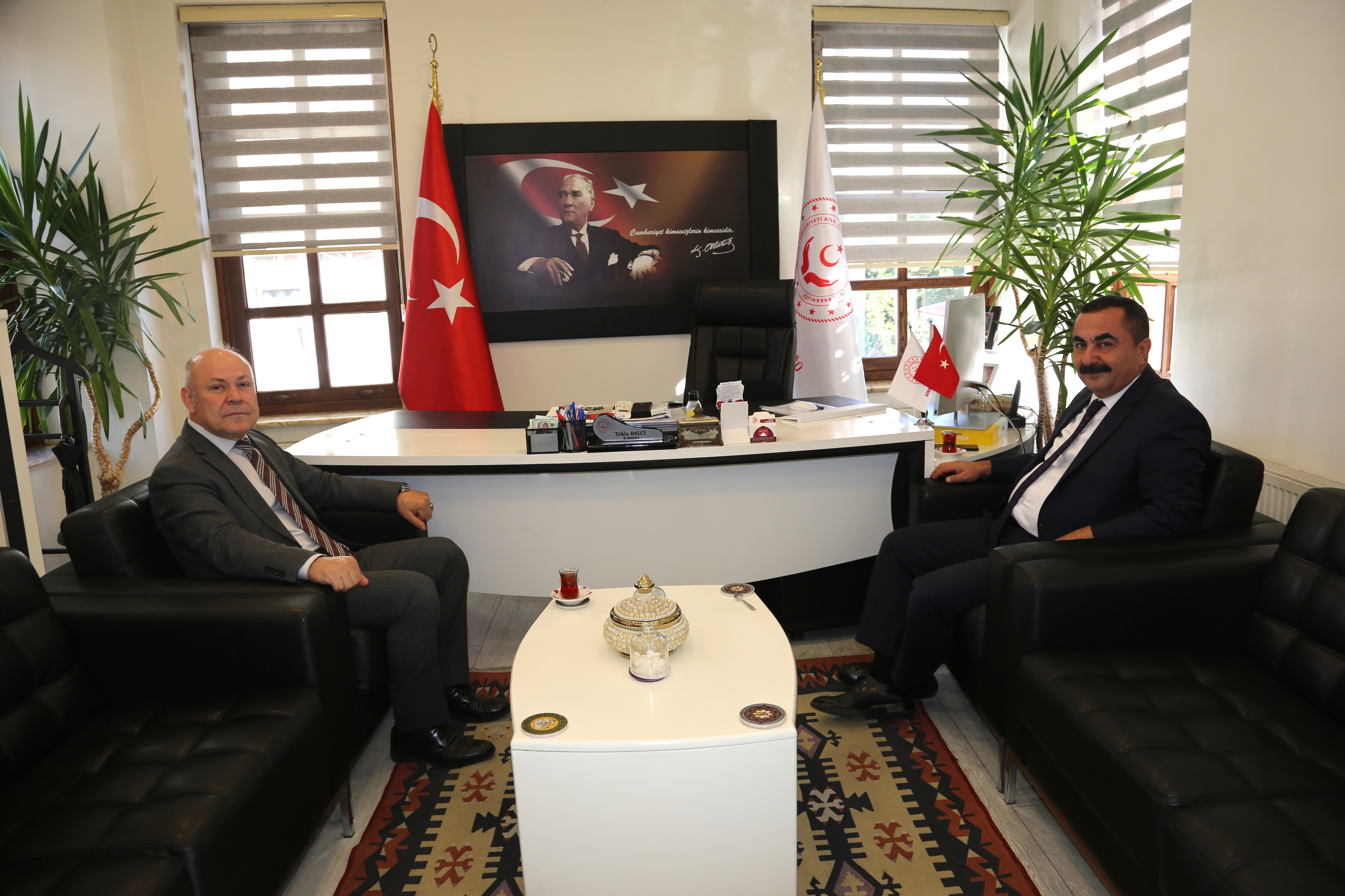 İl Emniyet Müdürümüz Ahmet ARIBAŞ, İl Müdürümüz Tekin Balcıyı makamında ziyaret etti.