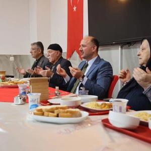 Sayın Valimiz Mehmet Fatih SERDENGEÇTİ ve il müdürümüz Mustafa MODAOĞLU Giresun Huzurevinde kalan, asırlık çınarlarımızı kıymetli yaşlılarımızı ziyaret ettiler. - fotoğraf 4