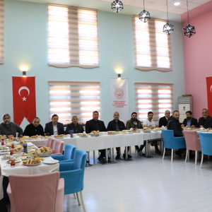İl Müdürümüz Serdar Demirci, Erzincan’da Bulunan Basın Mensuplarıyla Kahvaltıda Bir Araya Geldi - fotoğraf 1