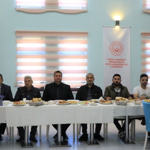 İl Müdürümüz Serdar Demirci, Erzincan’da Bulunan Basın Mensuplarıyla Kahvaltıda Bir Araya Geldi - fotoğraf 2