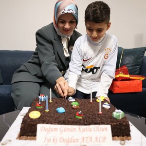 Bakan Göktaş’tan Şehidimizin Oğluna Doğum Günü Sürprizi - fotoğraf 1