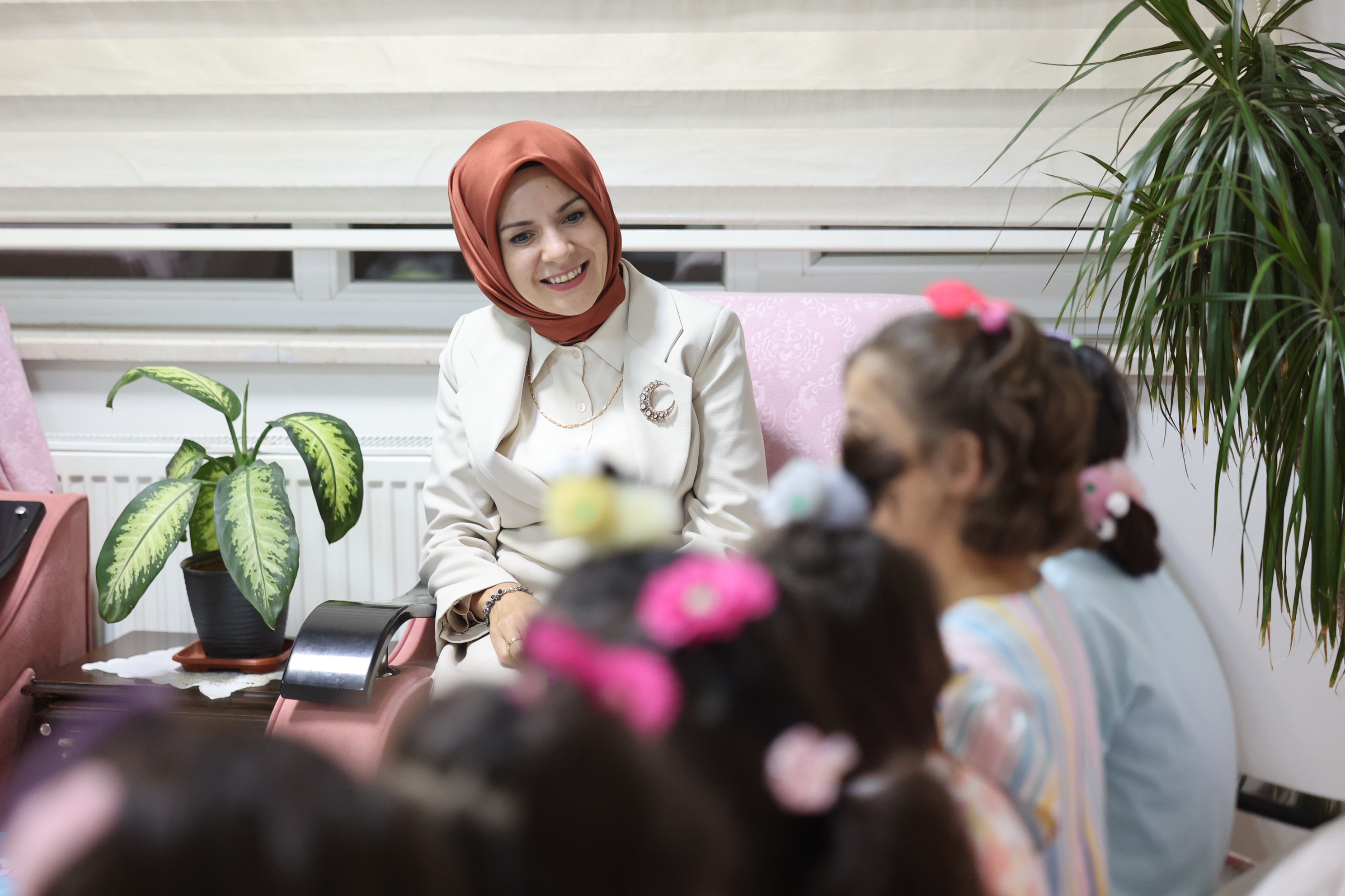 Bakan Mahinur Özdemir Göktaş: “SED hizmetinden yararlanan çocuklarımız için ailelerin hesaplarına Kasım 2023 ödemesi olarak toplam 582 Milyon TL yatırdık”