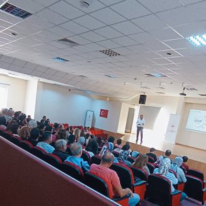 İl Müdürlüğümüz personeli Afet ve Acil Durum Eğiticimiz Öğretmen Yusuf DUYGU tarafından personellerimize 'Afet Farkındalık Eğitimi' verildi.  - fotoğraf 1