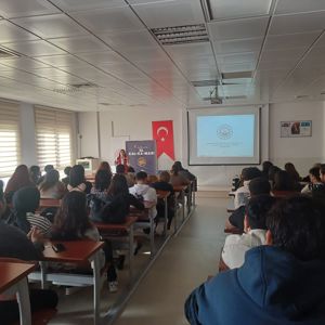 #MersinŞÖNİM, Mersin Üniversitesi İletişim Fakültesi öğrencilerine ''Kadına Yönelik Şiddetle Mücadele, Erken Yaşta ve Zorla Evlilik ve Evlilik Öncesi Eğitim, #KADES uygulaması, #ALO183'' konularında eğitim verdi. - fotoğraf 1