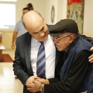 Valimiz Sayın Doç. Dr. Zülkif DAĞLI'nın bağlı kuruluşumuz Kamile-Hacı Akdağ Huzurevindeki büyüklerimizi ziyareti - fotoğraf 3