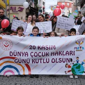 20 Kasım Dünya Çocuk Hakları Günü Etkinlikleri Kapsamında Yürüyüş Etkinliği Gerçekleştirildi - fotoğraf 1