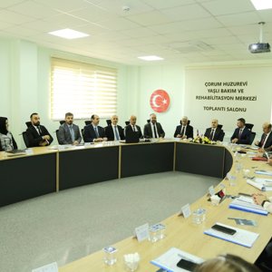 Valimiz Sayın Doç. Dr. Zülkif DAĞLI başkanlığında müdürlüğümüze bağlı kuruluşların hizmet alanlarında yapılan faaliyetlerin değerlendirildiği toplantı gerçekleştirildi. - fotoğraf 4