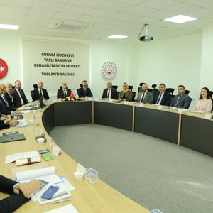 Valimiz Sayın Doç. Dr. Zülkif DAĞLI başkanlığında müdürlüğümüze bağlı kuruluşların hizmet alanlarında yapılan faaliyetlerin değerlendirildiği toplantı gerçekleştirildi. - fotoğraf 3