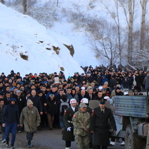Şehidimiz Piyade Sözleşmeli Er Emrah Gündüz Dualarla Son Yolculuğuna Uğurlandı. - fotoğraf 4