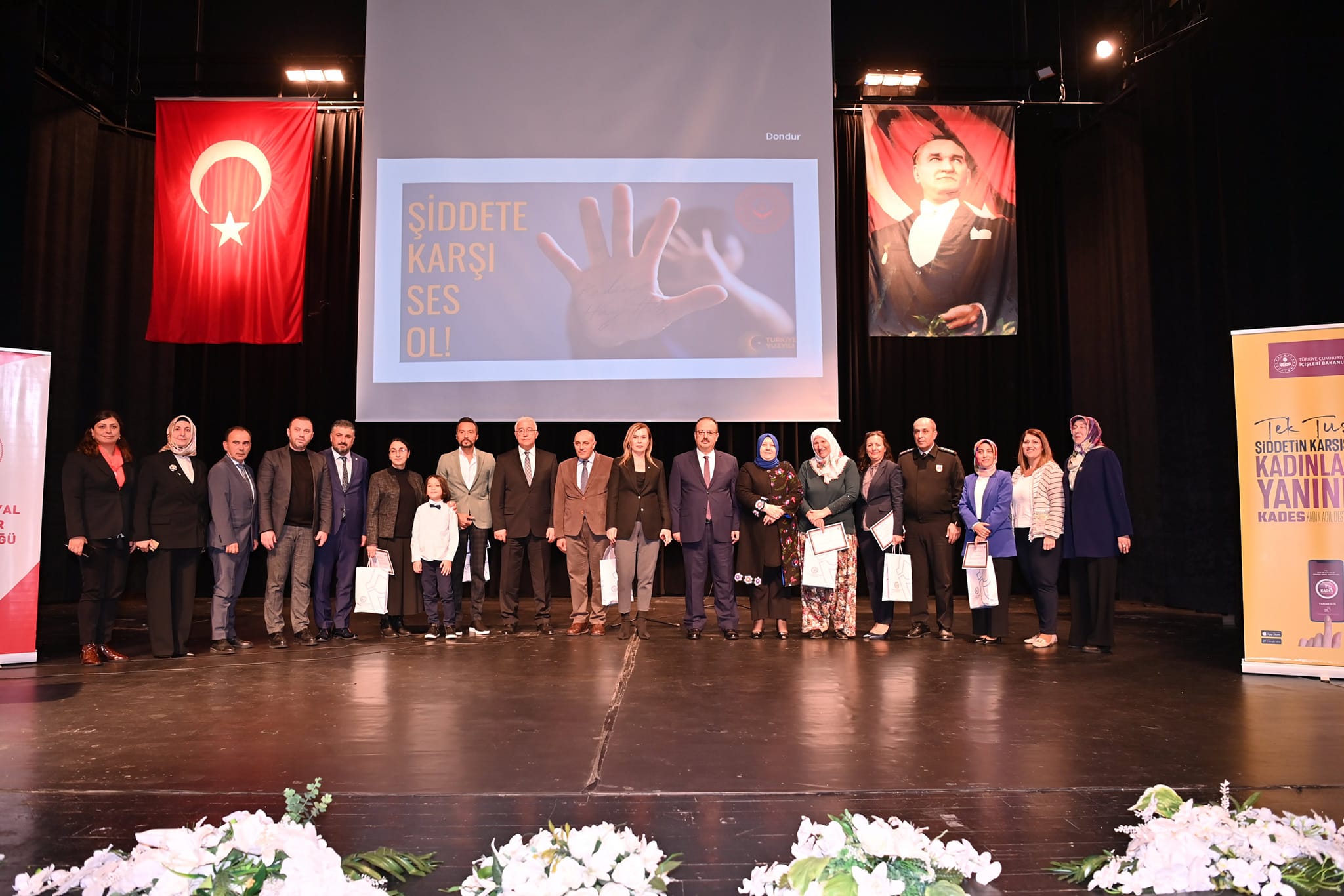 25 Kasım Kadına Yönelik Şiddetle Uluslararası Mücadele ve Dayanışma Günü Programımız Sayın Valimiz Yakup Canbolat'ın ve Hanımefendinin katılımı ile gerçekleşti.