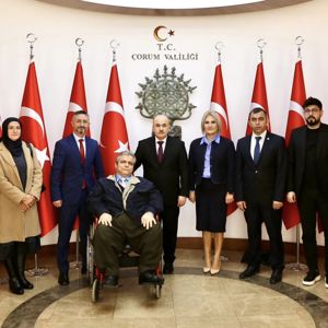 3 Aralık Dünya Engelliler Günü münasebetiyle Valimiz Sayın Doç. Dr.  Zülkif DAĞLI'ya ziyaret. - fotoğraf 2