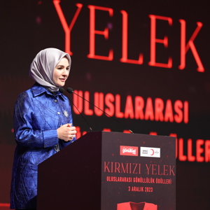 Bakanımız Mahinur Özdemir Göktaş: “Her afette, her zor günde sayısı artan 'kırmızı yelekliler' gönüllerimizi de fethettiler” - fotoğraf 1