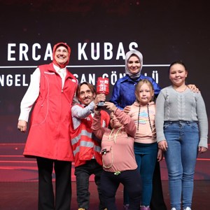 Bakanımız Mahinur Özdemir Göktaş: “Her afette, her zor günde sayısı artan 'kırmızı yelekliler' gönüllerimizi de fethettiler” - fotoğraf 4