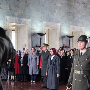 Bakanımız Göktaş, Türk Kadınına Seçme ve Seçilme Hakkı Verilmesinin Yıl Dönümünde Anıtkabir'i Ziyaret Etti - fotoğraf 2