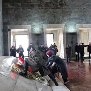 Bakanımız Göktaş, Türk Kadınına Seçme ve Seçilme Hakkı Verilmesinin Yıl Dönümünde Anıtkabir'i Ziyaret Etti - fotoğraf 4