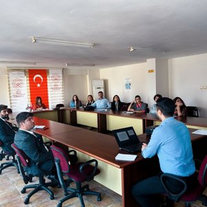 İl müdürlüğümüz #AileVeToplumHizmetleri birimimiz tarafından #PsikoSosyalDestek çalışmaları 'Destek Çözüm Ortakları Yöneticileri Koordinasyon Kurulu Toplantısı' paydaş kurum yöneticilerinin katılımı ile düzenlendi.  - fotoğraf 1