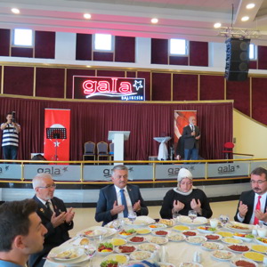 Şanlı Tarihimizin Ebedi Kahramanları Onuruna Yemek Programı Düzenlendi - fotoğraf 17