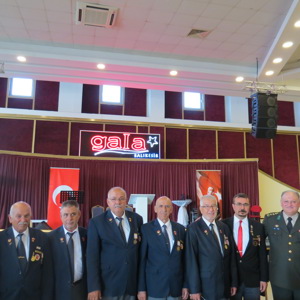 Şanlı Tarihimizin Ebedi Kahramanları Onuruna Yemek Programı Düzenlendi - fotoğraf 18