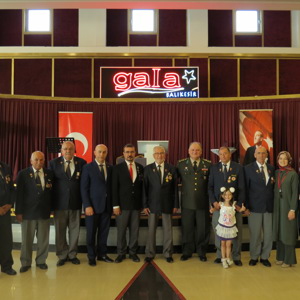 Şanlı Tarihimizin Ebedi Kahramanları Onuruna Yemek Programı Düzenlendi - fotoğraf 20