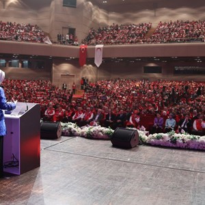Bakanımız Mahinur Özdemir Göktaş: “Her afette, her zor günde sayısı artan 'kırmızı yelekliler' gönüllerimizi de fethettiler” - fotoğraf 2