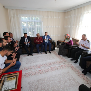 Şehidimiz İdris GEZER’in Şehadet Belgesi Ailesine Teslim Edildi - fotoğraf 1