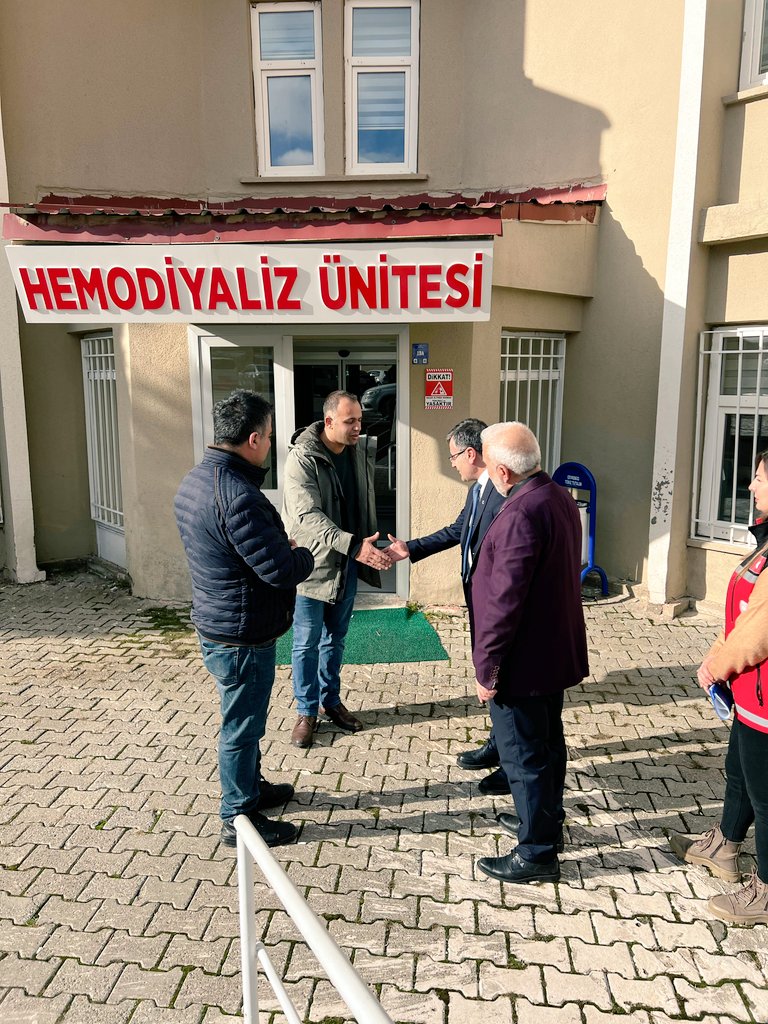 İl Müdürümüz  Vefa Akdoğan, Mutki Devlet Hastanesinde Hemodiyaliz Ünitesinde tedavi gören Şehidimiz Suat Karasu'nun Annesi Melese Karasu'yu ve   Şehidimizin Kardeşi Mustafa Karasu'yu ziyaret edip geçmiş olsun dileklerinde bulundu.