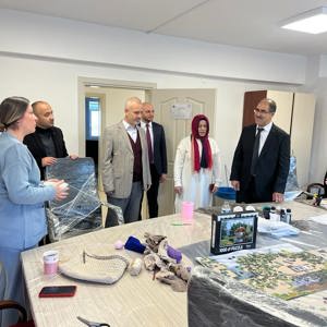 İl Müdürümüz Sayın Sahit AYDIN bağlı kuruluşumuz Kamile Hacı Ahmet Akdağ Huzurevi Yaşlı Bakım ve Rehabilitasyon Merkezi Müdürlüğü'nde bulunan kıymetli büyüklerimizle bir araya gelerek sohbet etti. - fotoğraf 5