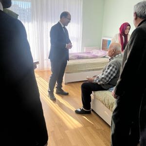 İl Müdürümüz Sayın Sahit AYDIN bağlı kuruluşumuz Çorum Huzurevi Yaşlı Bakım ve Rehabilitasyon Merkezi Müdürlüğü'nde bulunan kıymetli büyüklerimizle bir araya gelerek sohbet etti. - fotoğraf 3