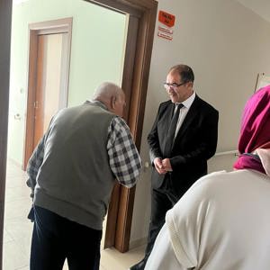 İl Müdürümüz Sayın Sahit AYDIN bağlı kuruluşumuz Çorum Huzurevi Yaşlı Bakım ve Rehabilitasyon Merkezi Müdürlüğü'nde bulunan kıymetli büyüklerimizle bir araya gelerek sohbet etti. - fotoğraf 2