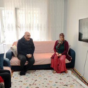 Sosyal Hizmet Faaliyetlerimizden Yararlanan Vatandaşlarımıza İl Müdürümüz Abdulbari AKSOY Tarafından Ziyaret Edildi. - fotoğraf 2