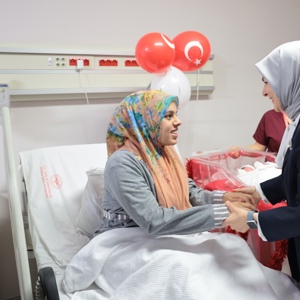 Aile ve Sosyal Hizmetler Bakanımız Mahinur Özdemir Göktaş, Yeni Yılın İlk Bebeklerini Ziyaret Etti - fotoğraf 3