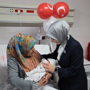Aile ve Sosyal Hizmetler Bakanımız Mahinur Özdemir Göktaş, Yeni Yılın İlk Bebeklerini Ziyaret Etti - fotoğraf 4