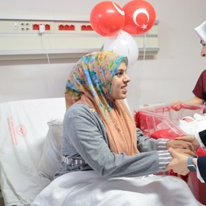 Aile ve Sosyal Hizmetler Bakanımız Mahinur Özdemir Göktaş, Yeni Yılın İlk Bebeklerini Ziyaret Etti - fotoğraf 3