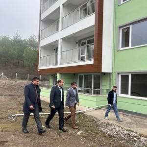 İl Müdürümüz Sayın Sahit AYDIN bağlı kuruluşumuz Osmancık Huzurevi Yaşlı Bakım ve Rehabilitasyon Merkezi Müdürlüğü'müzü ziyaret ederek kuruluşun açılışı ile ilgili yürütülen çalışmaları ve eksiklikleri yakından inceleyerek Kuruluş Müdürü Arif CANTÜRK'ten yapılan çalışmalar hakkında bilgi aldı. - fotoğraf 10