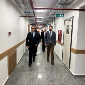 İl Müdürümüz Sayın Sahit AYDIN bağlı kuruluşumuz Osmancık Huzurevi Yaşlı Bakım ve Rehabilitasyon Merkezi Müdürlüğü'müzü ziyaret ederek kuruluşun açılışı ile ilgili yürütülen çalışmaları ve eksiklikleri yakından inceleyerek Kuruluş Müdürü Arif CANTÜRK'ten yapılan çalışmalar hakkında bilgi aldı. - fotoğraf 4