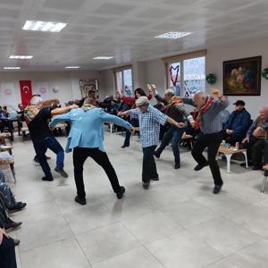 KARESİ HUZUREVİ YAŞLI BAKIM VE REHABİLİTASYON MERKEZİMİZDEKİ BÜYÜKLERİMİZE ZİYARET - fotoğraf 3