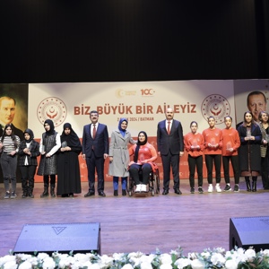 Bakanımız Mahinur Özdemir Göktaş Batman’da Biz Büyük Bir Aileyiz Buluşması'na Katıldı - fotoğraf 9