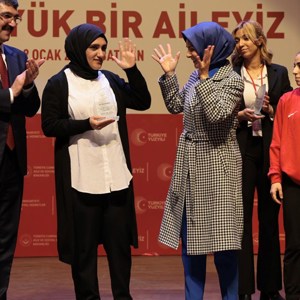 Minister Mahinur Özdemir Göktaş attended the “We are a Big Family” Meeting in Batman - fotoğraf 8