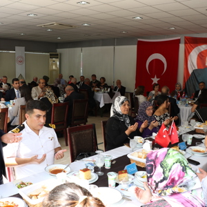 Vali Köksal Şakalar, Gaziler Günü Münasebetiyle Düzenlenen Yemeğe Katıldı - fotoğraf 2