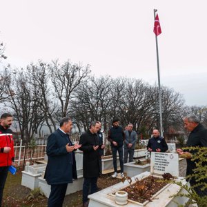 Sayın Valimiz Ahmet Hamdü USTA ve İl Müdür Vekilimiz Orhan VARAN Bingöl Şehitliğini Ziyaret Ettiler. - fotoğraf 2