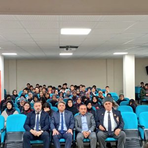 Vatan ve Kahramanlık Buluşmaları Projesiyle Gazilerimiz, Öğrencilerle Buluştu - fotoğraf 1