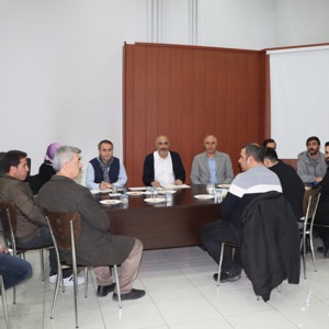 İl Müdürümüz Abdulbari AKSOY ve İl Müdür Yardımcımız Orhan VARAN, Bingöl Çocuk Evleri Sitesi Müdürlüğümüzde görev yapan grup sorumluları ile kurum iş ve işlemleriyle ilgili toplantı düzenlediler. - fotoğraf 1