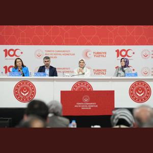 Bakanımız Sayın Mahinur Özdemir Göktaş riyasetinde Türkiye Yüzyılında yürütülen çalışmalar ve projelerin istişare edildiği İl Müdürleri Değerlendirme Toplantısına il Müdürümüz Vefa Akdoğan katılım sağladı. - fotoğraf 1
