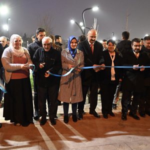  Down sendromlu Habip Hasar isimli vatandaşımızın adının verildiği Habip Başkan parkının açılışı Aile ve Sosyal Hizmetler Bakanı Sayın Mahinur Özdemir Göktaş tarafından yapıldı. - fotoğraf 3