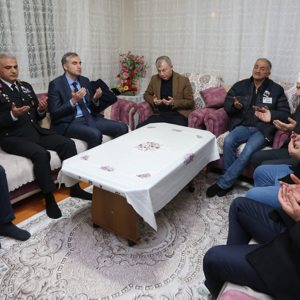 Şehidimiz Samet ASLAN’ın Kıymetli Ailesini, Taşova ilçesi Çakırsu Köyünde taziye ziyaretinde bulundular. - fotoğraf 3
