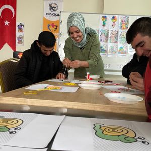 İl Müdürlüğümüze bağlı Bingöl Gündüz Bakım, Rehabilitasyon ve Aile Danışma Merkezimizde hizmet gören engelli bireylerle çeşitli etkinlikler yapılarak keyifli vakit geçirdiler.  - fotoğraf 1